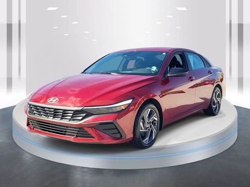 Used 2025 Hyundai Elantra Sport image 3