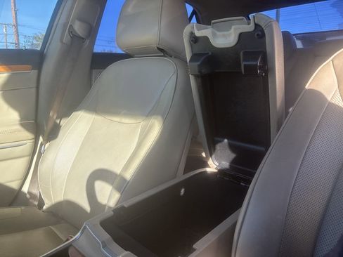 Used 2014 Chrysler 300 C image 21