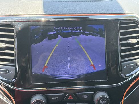 Used 2019 Jeep Grand Cherokee Overland AWD/4WD image 11