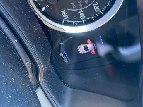 Used 2021 Toyota Corolla LE image 3