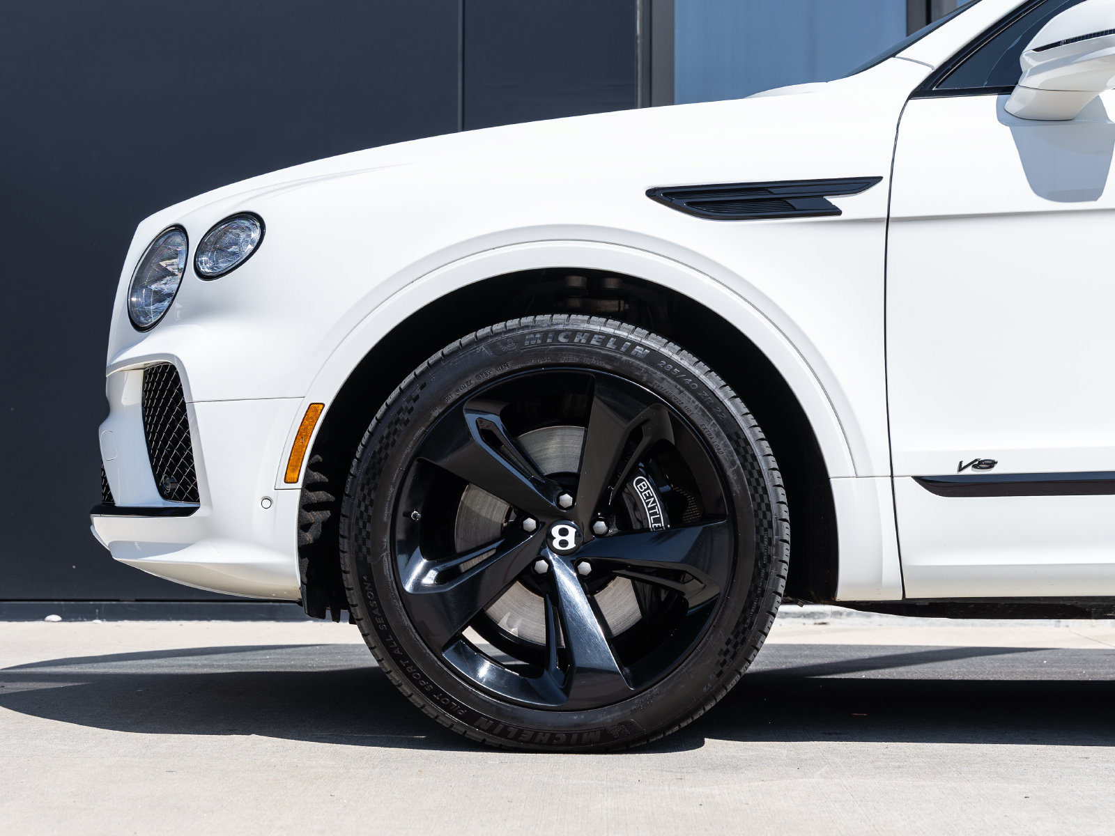 Used 2021 Bentley Bentayga AWD/4WD image 11