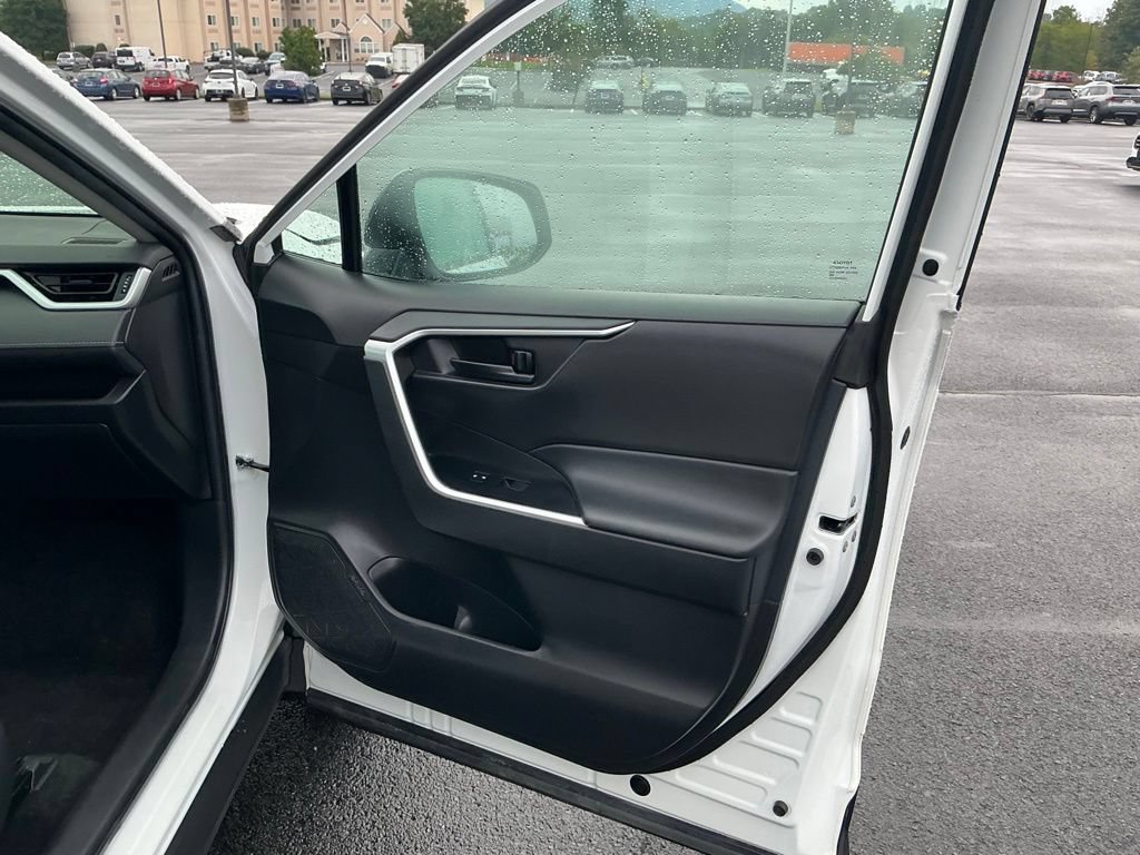 Certified 2023 Toyota RAV4 LE AWD/4WD image 29