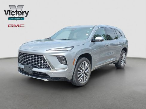 Used 2025 Buick Enclave Avenir w/ Super Cruise Package FWD image 3