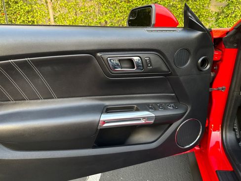 Used 2017 Ford Mustang Premium image 10