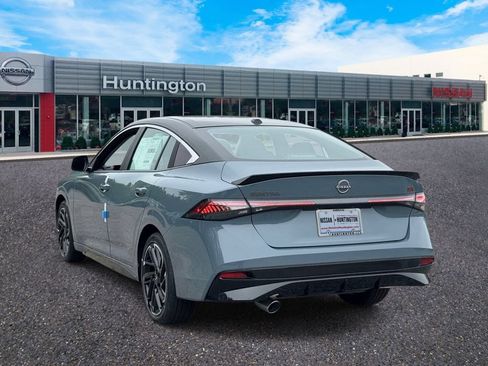New 2026 Nissan Sentra SR w/ Floor Mat Package FWD image 4