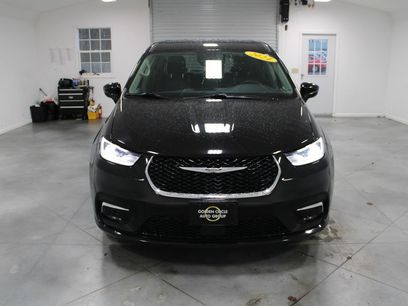 Used 2024 Chrysler Pacifica Touring-L