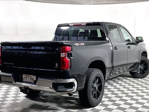 Used 2022 Chevrolet Silverado 1500 LT AWD/4WD image 12
