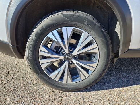 Used 2023 Nissan Rogue SV image 23