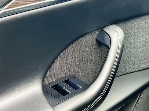 Used 2022 Tesla Model X image 17