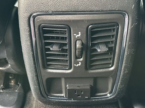 Used 2022 Jeep Grand Cherokee Laredo X image 15