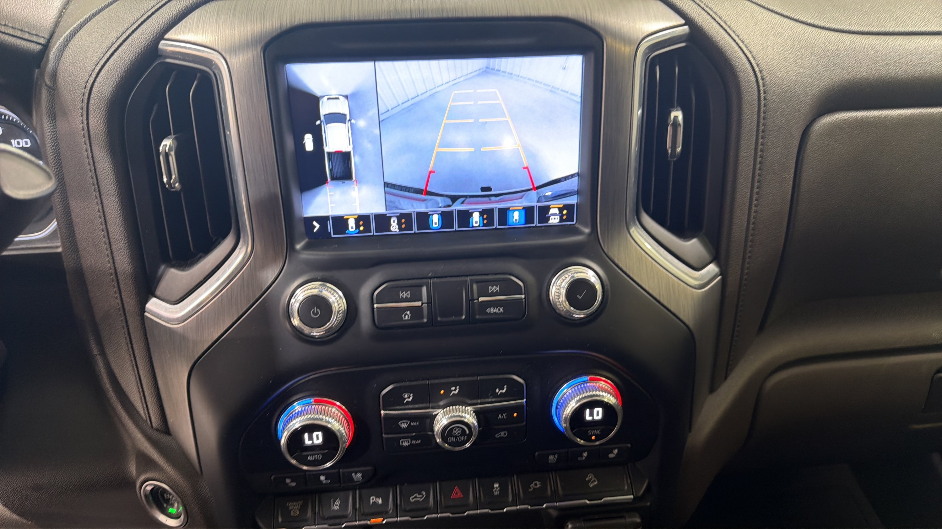 Used 2020 GMC Sierra 2500 Denali w/ Technology Package AWD/4WD image 16