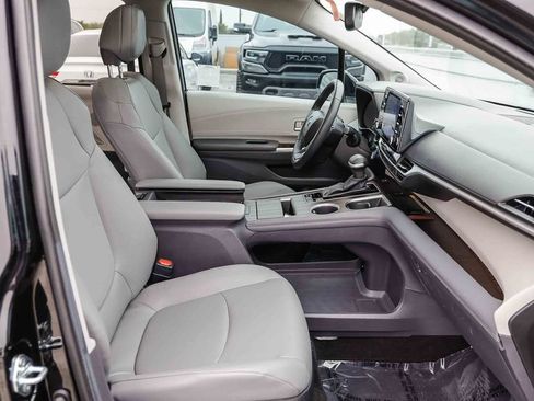 Used 2024 Toyota Sienna XLE w/ XLE Plus Package FWD image 21