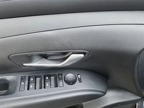 Certified 2025 Hyundai Santa Cruz SE image 4