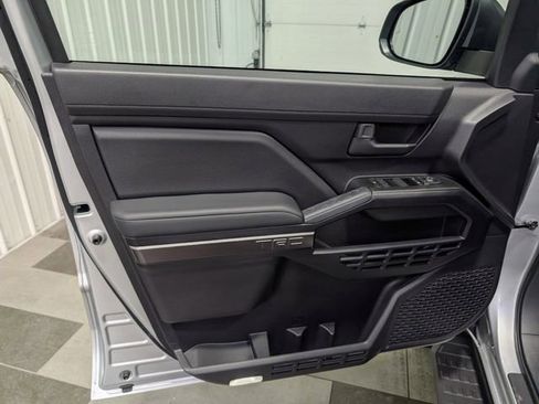 Used 2025 Toyota 4Runner TRD Off-Road AWD/4WD image 12