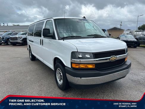 Used 2024 Chevrolet Express 3500 LT w/ LT Preferred Equipment Group RWD image 3
