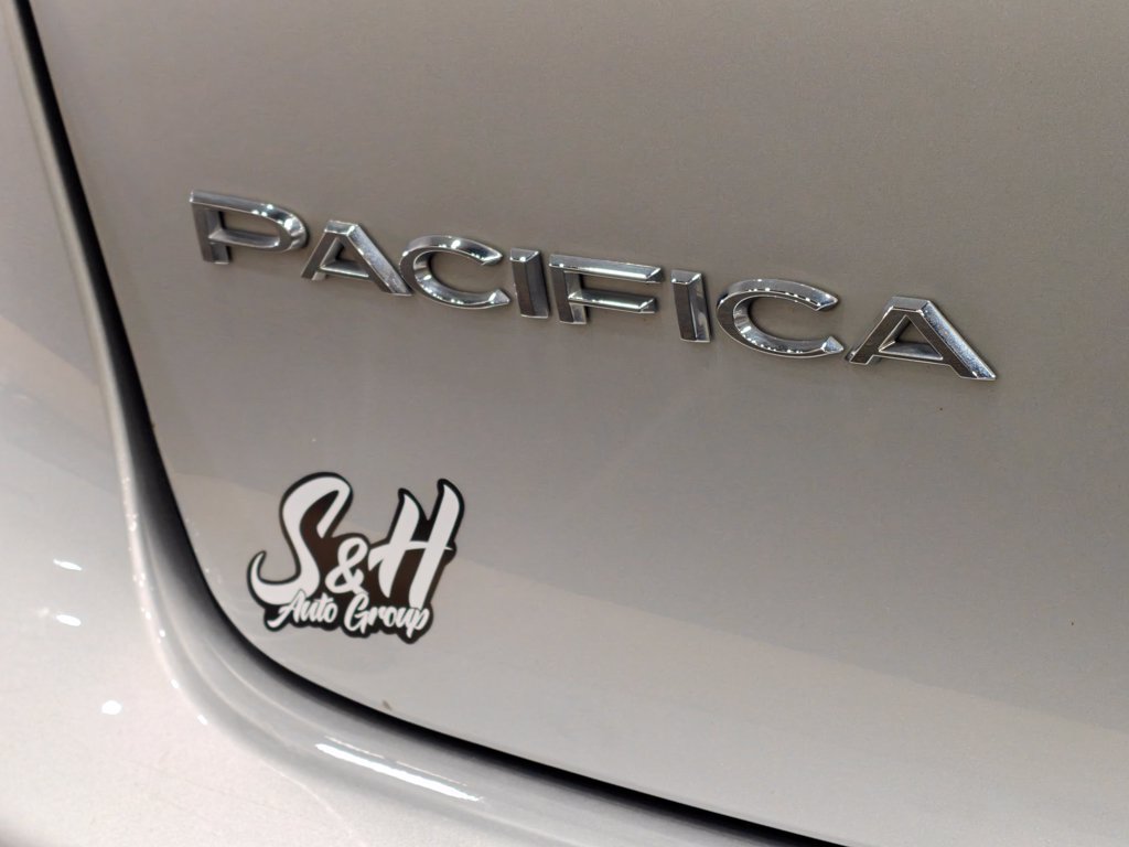 Used 2024 Chrysler Pacifica Touring-L FWD image 55