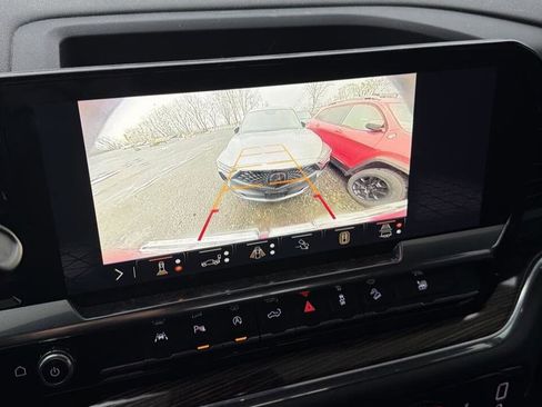 Used 2024 GMC Sierra 1500 SLE w/ Preferred Package image 5