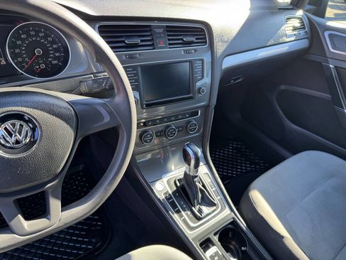 Used 2016 Volkswagen e-Golf SE image 6