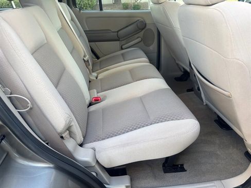 Used 2006 Ford Explorer XLS image 13