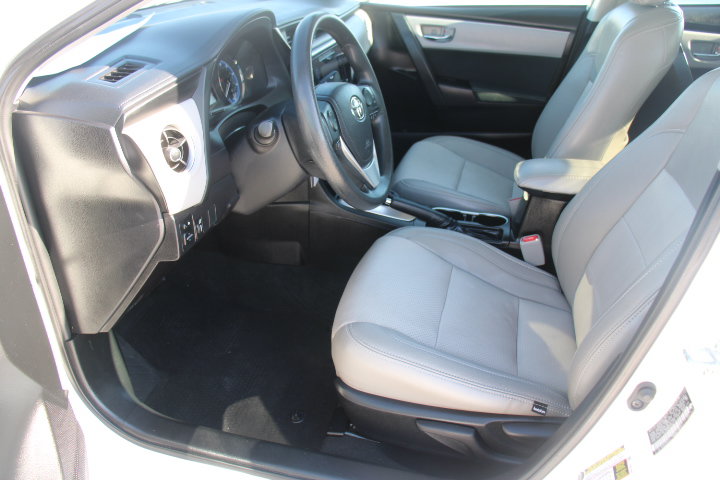 Used 2017 Toyota Corolla LE w/ Carpet Mat Package (TMS) FWD image 11