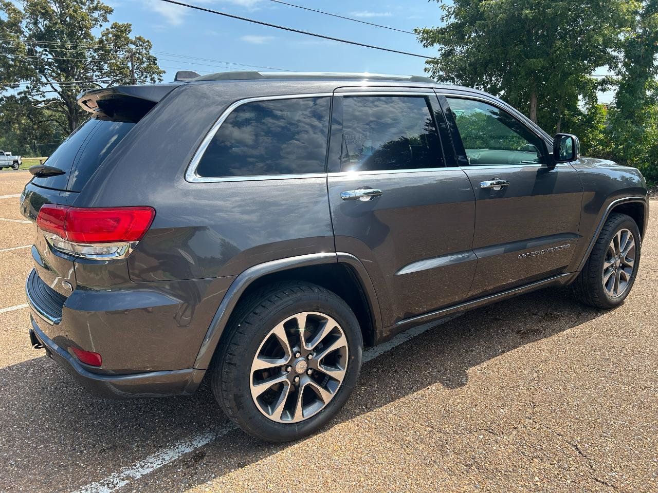 Used 2018 Jeep Grand Cherokee Overland AWD/4WD image 4