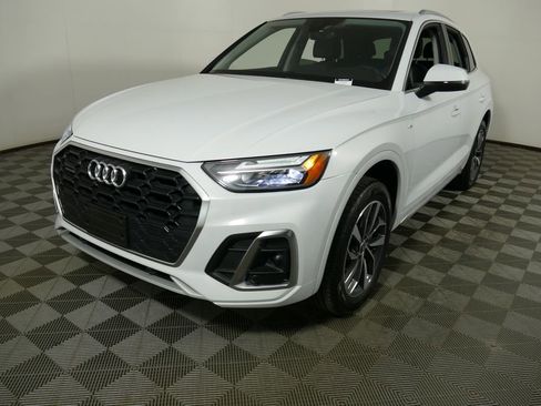 Used 2023 Audi Q5 2.0T Premium w/ Convenience Package AWD/4WD image 3