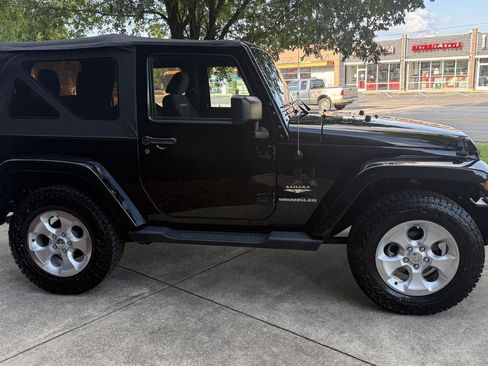 Used 2014 Jeep Wrangler Sahara w/ Connectivity Group AWD/4WD image 5