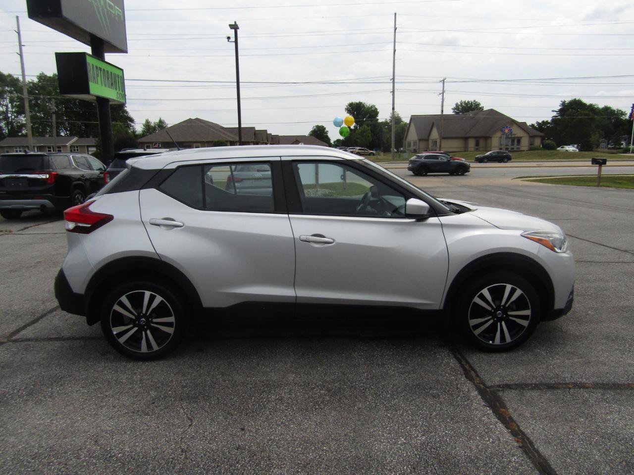 Used 2020 Nissan Kicks SV FWD image 9