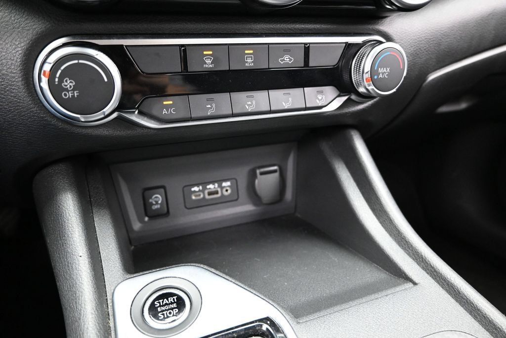Used 2024 Nissan Sentra SV FWD image 39