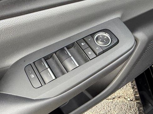 Used 2025 Toyota Prius XLE image 16