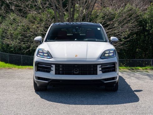 Certified 2025 Porsche Cayenne S w/ Premium Package Plus AWD/4WD image 11