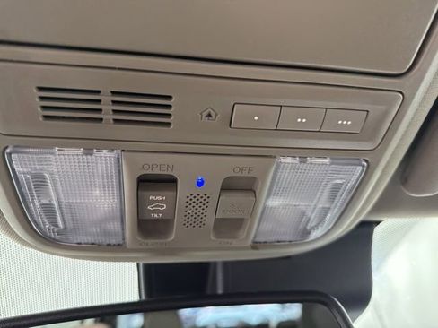 Used 2018 Honda Pilot Touring image 27