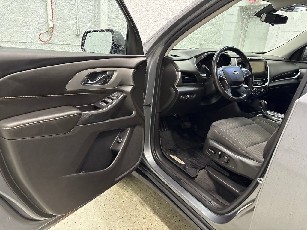 Used 2020 Chevrolet Traverse LT AWD/4WD image 13