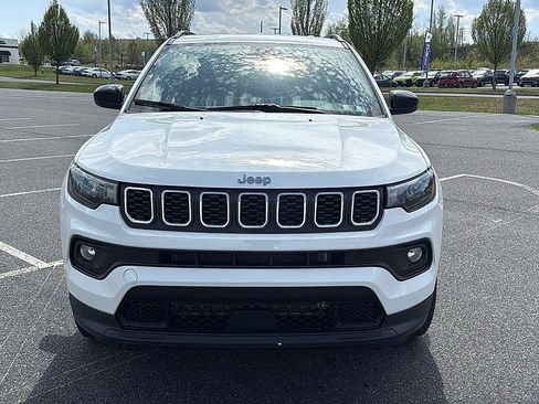 Used 2024 Jeep Compass Latitude AWD/4WD image 15
