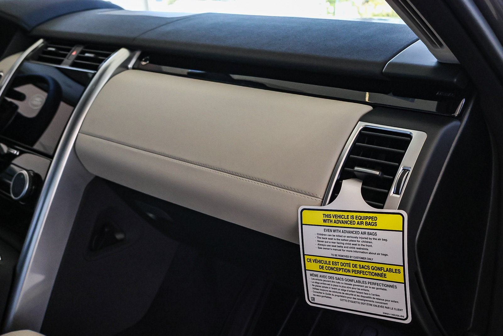 New 2026 Land Rover Discovery S AWD/4WD image 17