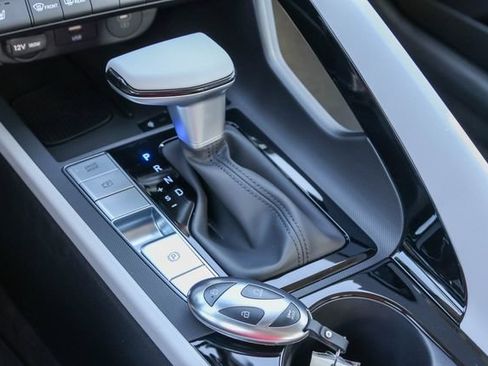 New 2026 Hyundai Elantra Limited FWD image 16