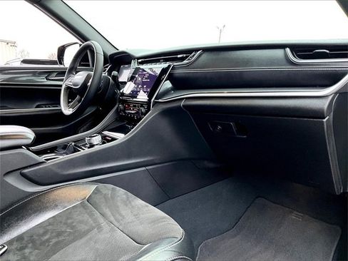 Used 2023 Jeep Grand Cherokee Altitude image 13