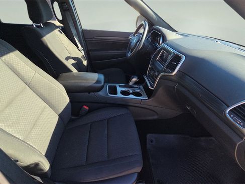 Used 2019 Jeep Grand Cherokee Laredo image 25