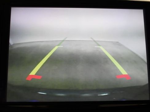 Used 2023 Chrysler Pacifica Touring-L FWD image 13