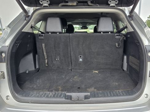 Used 2022 Toyota Highlander XLE FWD image 19