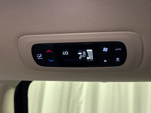 Used 2023 Chrysler Pacifica Touring-L FWD image 26