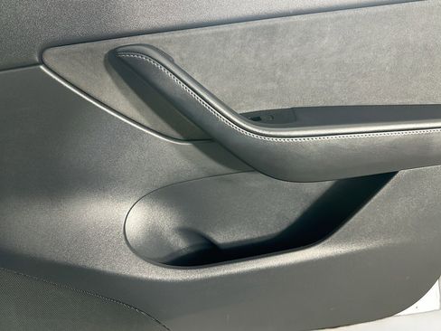 Used 2020 Tesla Model Y Long Range image 23