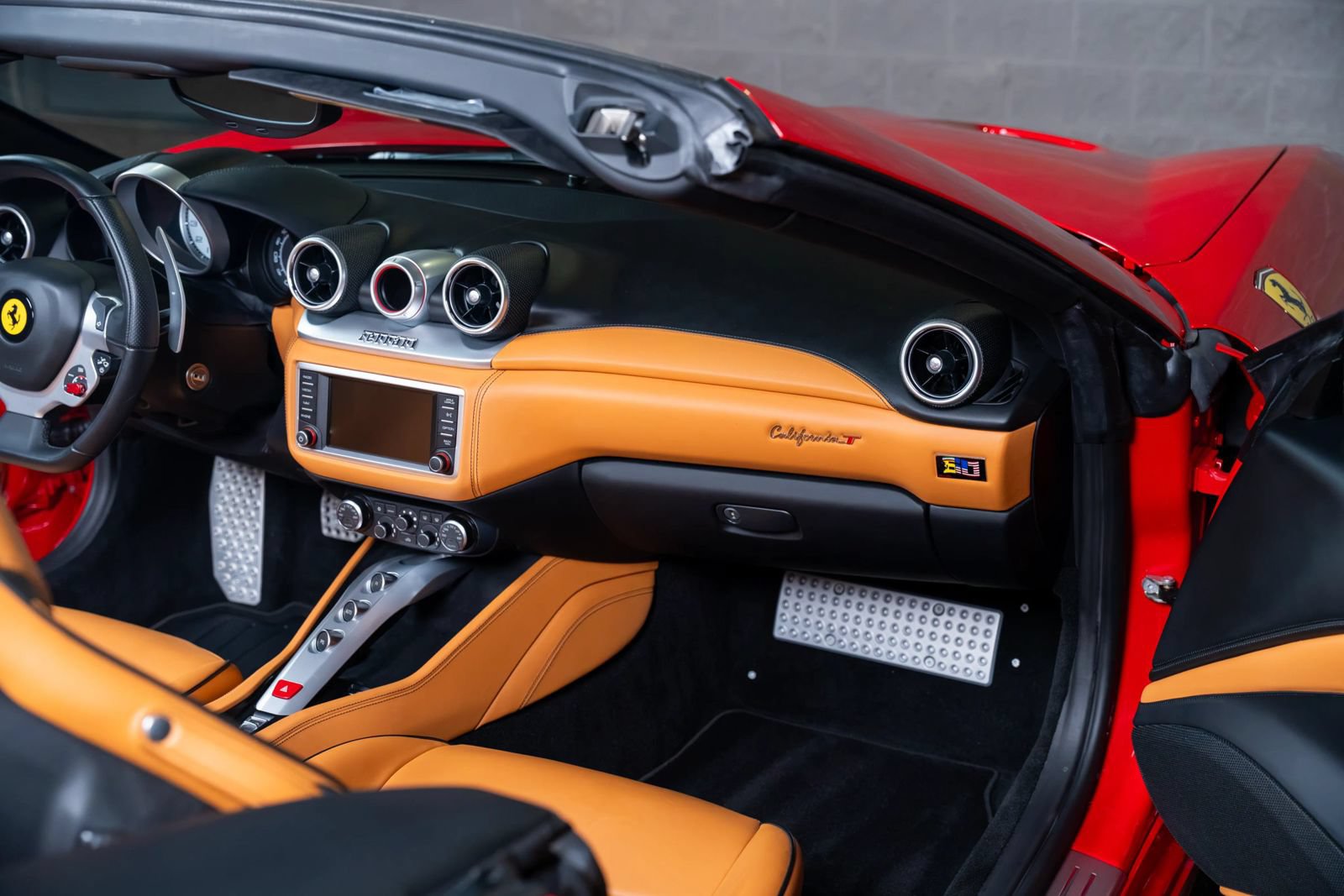 Used 2015 Ferrari California T RWD image 93