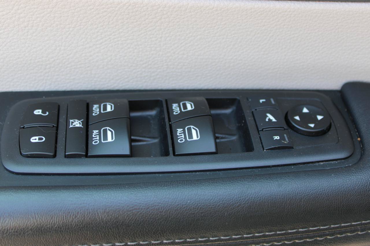 Used 2019 Chrysler Pacifica Limited FWD image 18