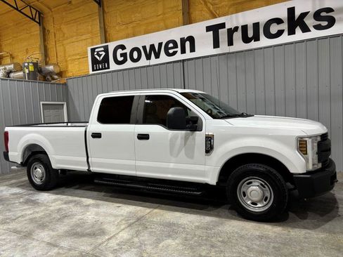Used 2019 Ford F250 XL w/ Camper Package RWD image 3