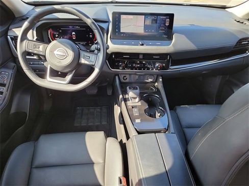 Used 2024 Nissan Rogue SL w/ SL Premium Package image 16