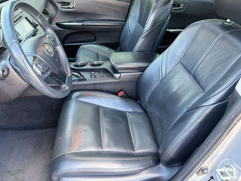Used 2018 Toyota Avalon Limited image 5