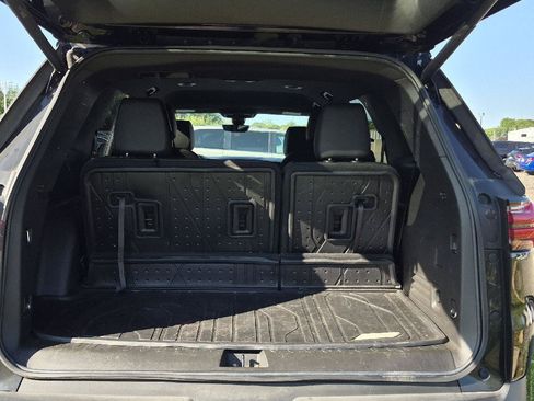 Used 2023 Chevrolet Traverse RS w/ LPO, Floor Liner Package FWD image 5