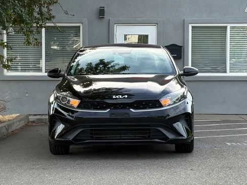 Used 2023 Kia Forte LXS w/ LXS Technology Package image 2