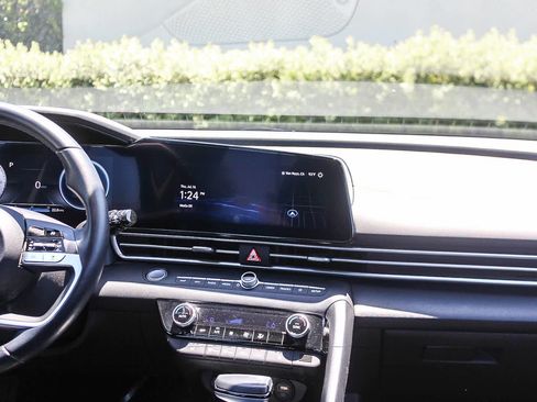 Used 2023 Hyundai Elantra SEL w/ Convenience Package FWD image 17